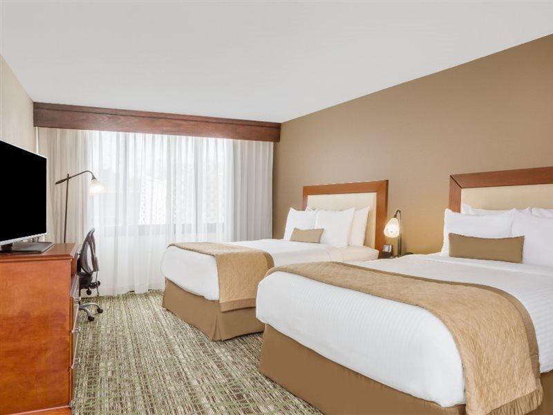 Clarion Hotel & Suites マウント・ローレル エクステリア 写真