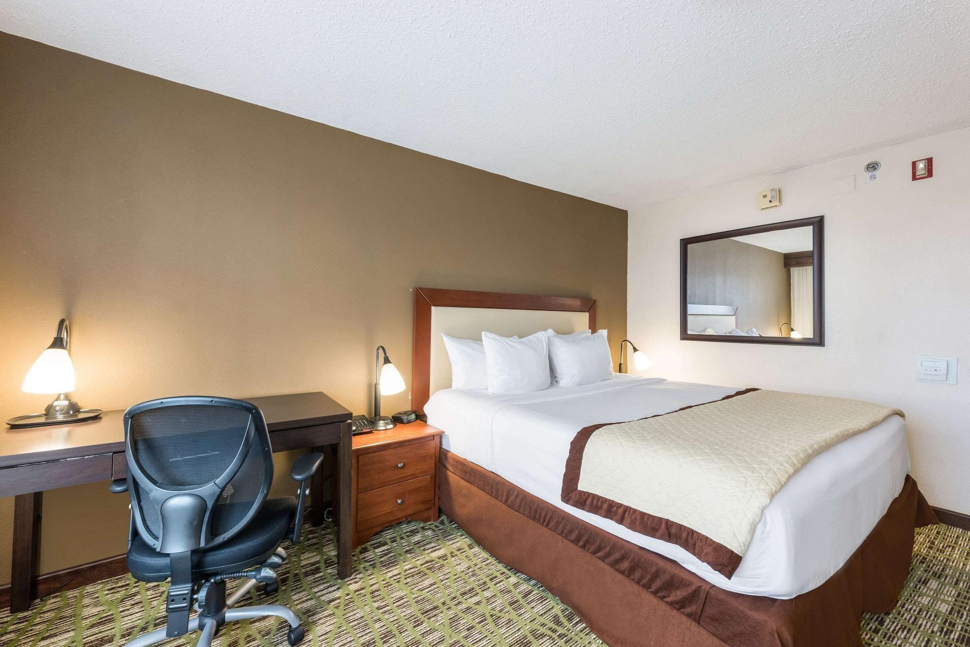 Clarion Hotel & Suites マウント・ローレル エクステリア 写真