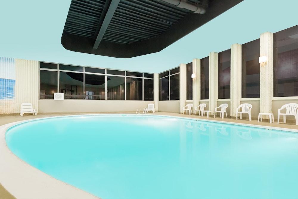 Clarion Hotel & Suites マウント・ローレル エクステリア 写真