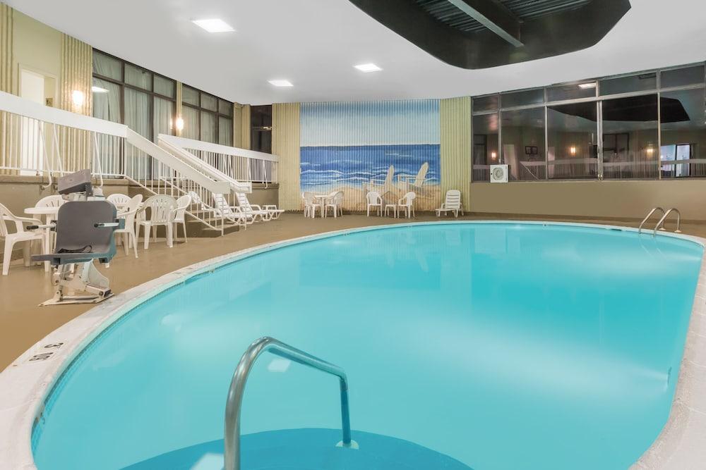 Clarion Hotel & Suites マウント・ローレル エクステリア 写真