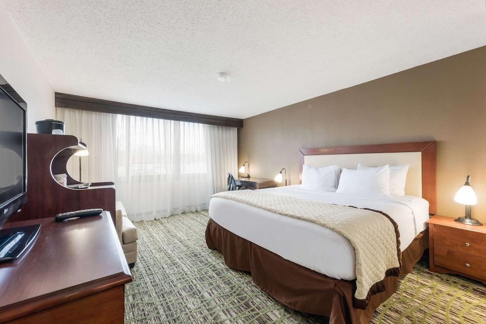 Clarion Hotel & Suites マウント・ローレル エクステリア 写真